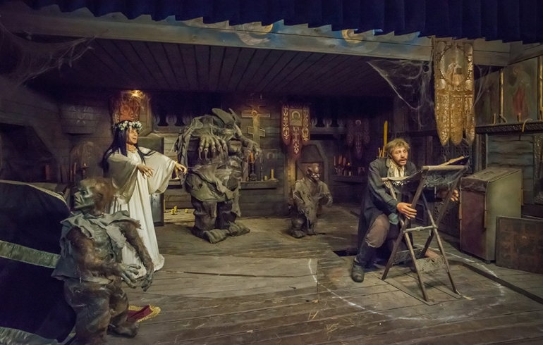 Киностудия «Мосфильм». Подвижная экспозиция по фильму «Вий» А. Птушко Киностудия «Мосфильм». Подвижная экспозиция по фильму «Вий» А. Птушко